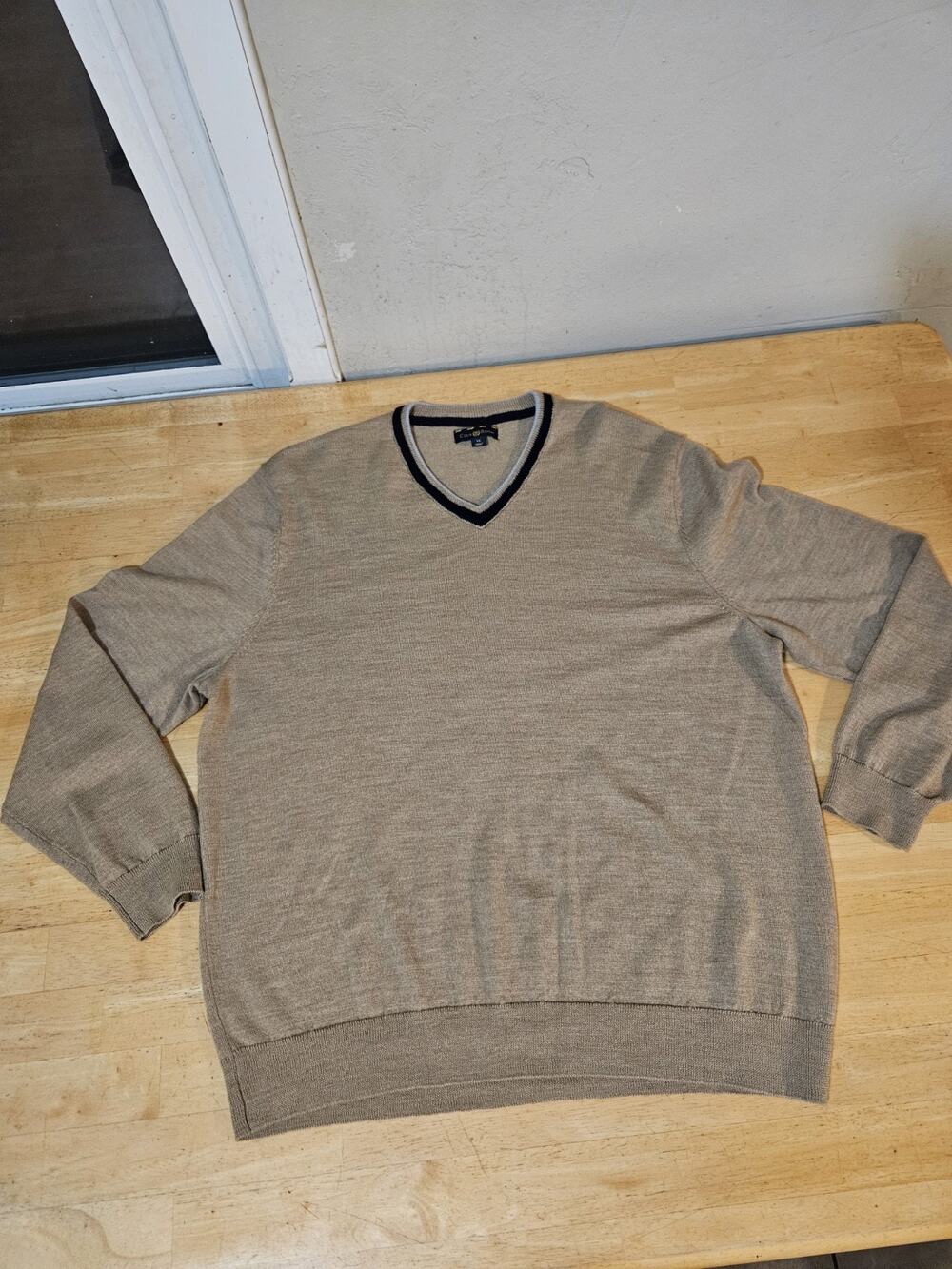 Club Room Men's XL Beige Merino Wool Blend Knit V-Neck Pullover Sweater